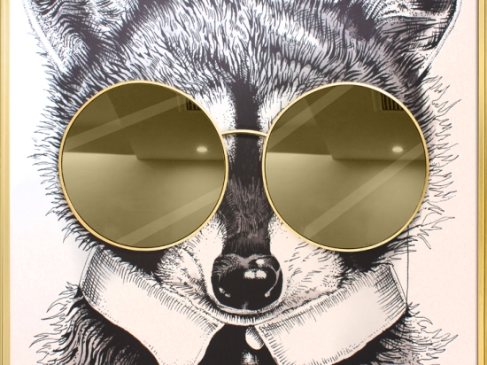 Racoon Thug Life πίνακας σε καμβά με χρυσό καθρέπτη και πλαίσιο σε χρυσή απόχρωση 118x130 εκ