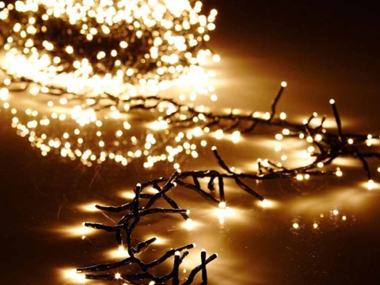 800 Led φωτάκια εξωτερικού χώρου IP44 με 8 προγράμματα φωτισμού πράσινο καλώδιο και θερμό φως 40 μ