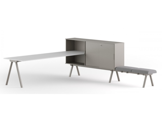 Workstation γραφείο παραλληλόγραμμο με πάγκο και μαύρα μεταλλικα πόδια