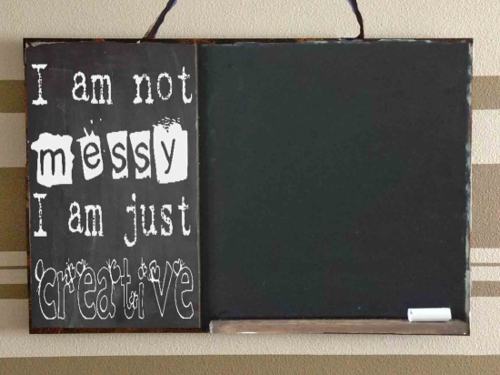I am not messy I am just creative ξύλινος χειροποίητος μαυροπίνακας 38x26 εκ