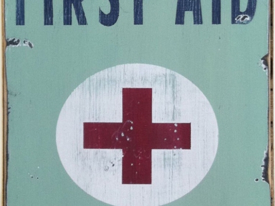 Πίνακας χειροποίητος first aid kit 
