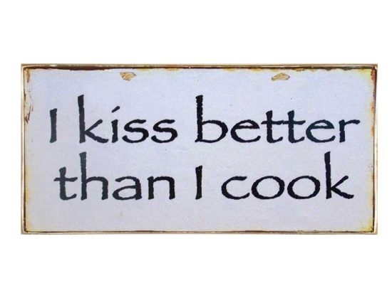 Πινακάκι διακόσμησης I kiss better than I cook 26x13 εκ