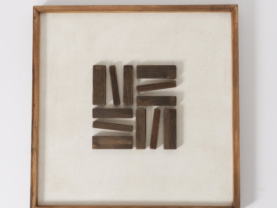 Abstract διακοσμητικός πίνακας 3D με ξύλινα κομμάτια που δημιουργούν αφηρημένα γεωμετρικά σχέδια 63x63