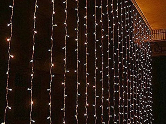 500 Led fast flashing λαμπάκια IP44 σε σχήμα κουρτίνας με επεκτεινόμενο διάφανο καλώδιο και θερμό λευκό φως 3x2.5μ