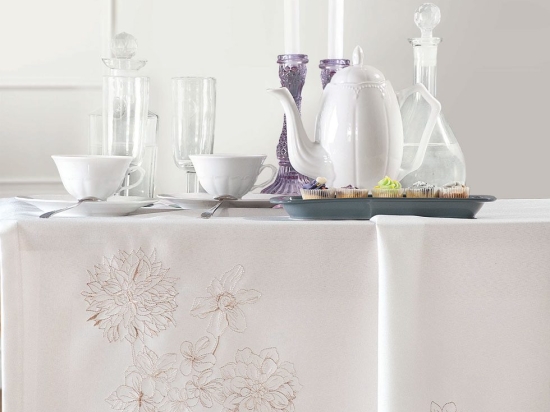 Makis Tselios Home Τραπεζομάντηλο με Κέντημα Lili 140x180εκ.