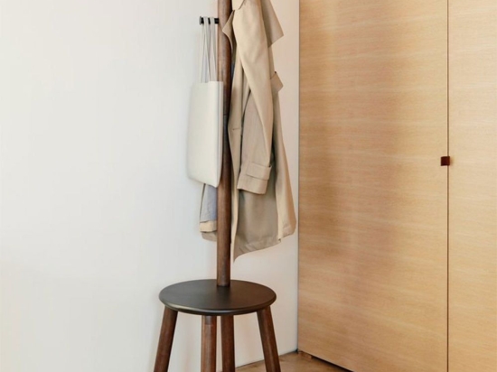 Καλόγερος Με Σκαμπό Pillar 1014257-048 Black-Walnut Umbra Μέταλλο,Ξύλο