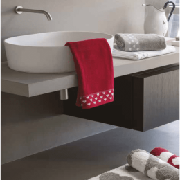 Amo la Casa Σετ Πετσέτες 3 Τεμαχίων Σχ.Heart Bath 3 Aποχρώσεις Και Διαστάσεις Λευκό, Κόκκινο, Γκρι
