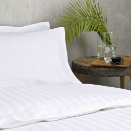 Μαξιλαροθήκη Ξενοδοχείου Oxford 3 Πλευρών White 230 Κλωστές Σατέν ρίγα 1cm 60% Βαμβ. Πενιέ 40% Πολ. 52 X 75 52x75cm Βαμβάκι-Πολυέστερ