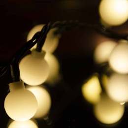 100 αδιάβροχα Led λαμπάκια caps IP44 σε επεκτεινόμενο πράσινο καλώδιο και θερμό λευκό φως 5.5μ